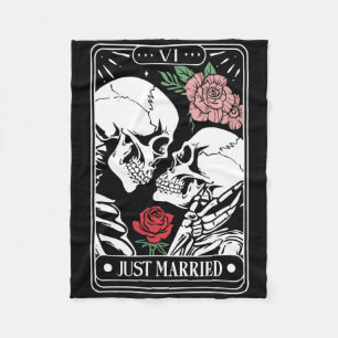Just Married Tarot Card Halloween Skeleton Couple Fleecedecke