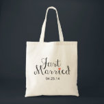Just Married Tote Bag Tragetasche<br><div class="desc">Nur verheiratet Tote Tag. Klicken Sie auf Anpassen,  um Ihr eigenes Datum hinzuzufügen!</div>