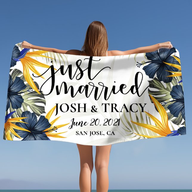 Just Married Tropical Newlyweds Personalisierte Ge Strandtuch (Von Creator hochgeladen)