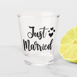 Just Married typography Schnapsglas