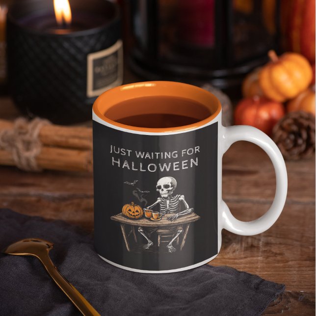 "Juste en attendant la Mug d'Halloween | Drôle Squ (Créateur téléchargé)