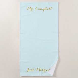 Juste marié en serviette de lune de miel d'or