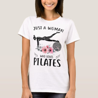 juste une femme qui aime des T-shirts d'amie de
