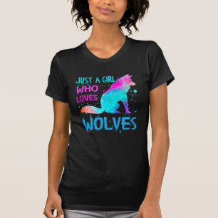 juste une fille qui aime les t-shirts des loups