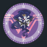 Justizielle Liga | Wonder Woman & Symbol Pop Art Große Wanduhr<br><div class="desc">Karo aus Gerechtigkeits-Lega Wonder Woman stellte sich mit den Armen gekreuzt,  platziert auf ihrem rosa Wonder Woman-Logo. Diese kontrastreiche Noir-Grafik wird mit Halbtondots akzentuiert und verleiht ihr ein nostalgisches Comic.</div>