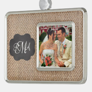 Jutebrett-Schulwand-Dreifach-Monogramm-Schrift Rahmen-Ornament Silber
