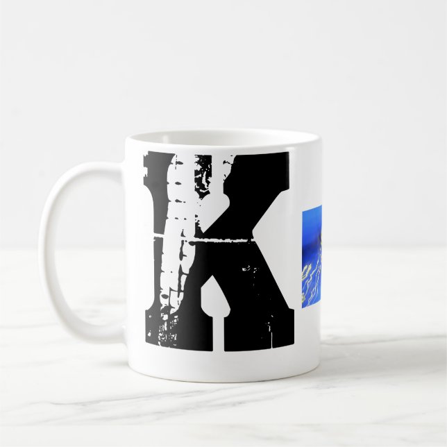 K Monogram Grunge Typografische Tasse (Links)