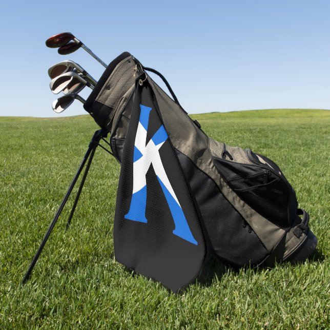 K Monogram überlagert sich auf der schottischen Fl Golfhandtuch (Gras)