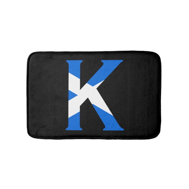 K Monogram überlagert sich auf schottischer Flagge Badematte (Vorderseite)