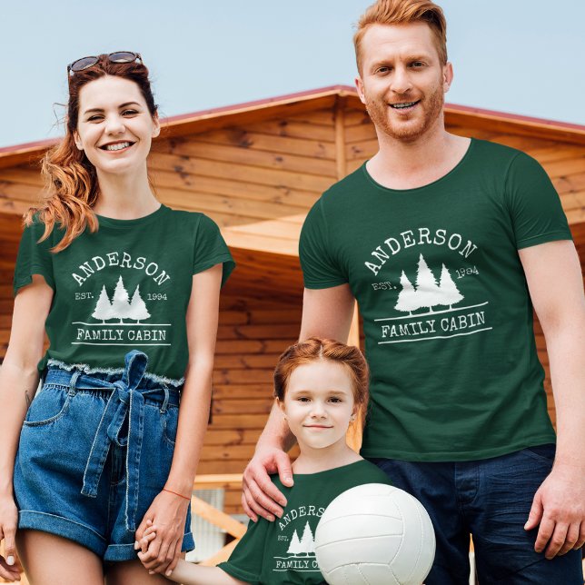 Kabine Familienname Pine Trees Green T-Shirt (Customize to change text size. Choose from a variety of shirt colors, sizes and styles.)