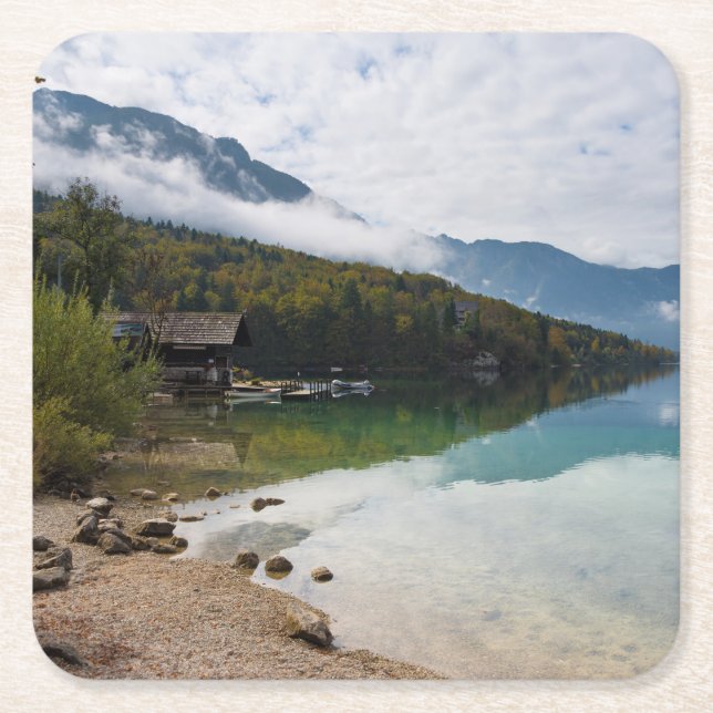 Kabine neben Bohinj See in Slowenien Rechteckiger Pappuntersetzer (Vorderseite)