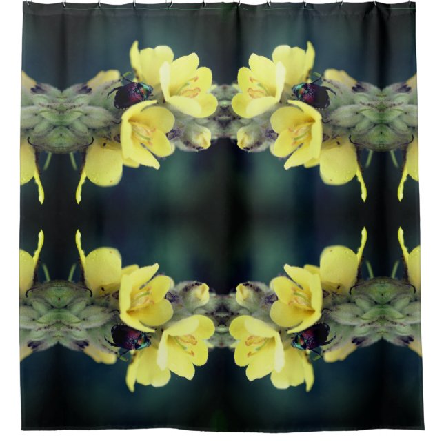 Käfer auf Wild-Mullein-Blume Abstrakt Duschvorhang (Vorderseite)