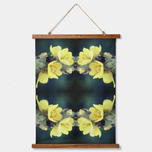 Käfer auf Wild-Mullein-Blume Abstrakt Wandteppich Mit Holzrahmen