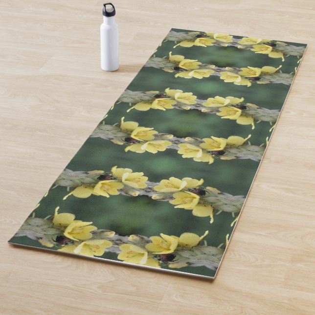 Käfer auf Wild-Mullein-Blume Abstrakt Yogamatte (Beispiel)