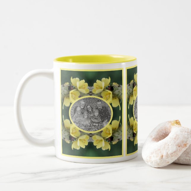 Käfer auf Wild-Mullein-Blume Foto hinzufügen Zweifarbige Tasse (Mit Donut)