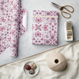 Käfer, dunkel magenta und rosa auf weiß geschenkpapier