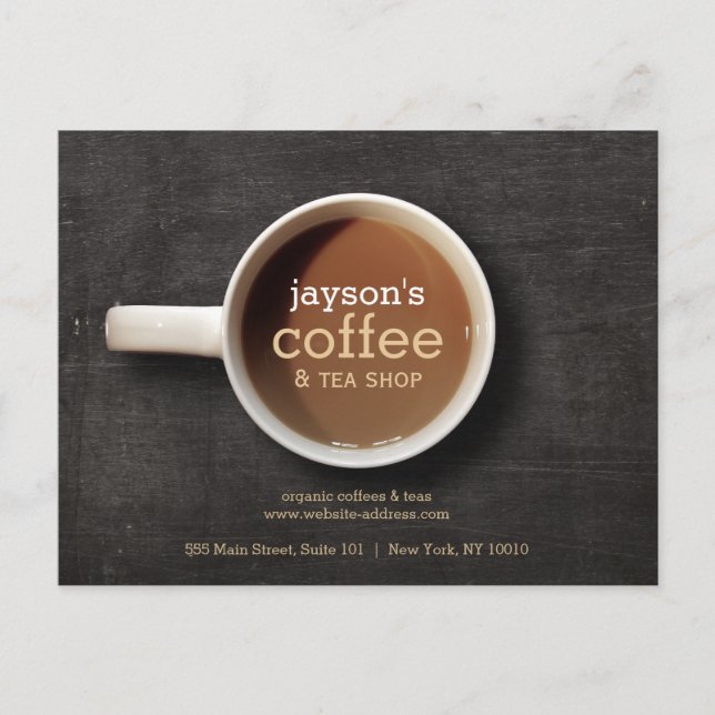 Kaffee Cup auf Black Wood Coffee Shop Postkarte (Vorderseite)