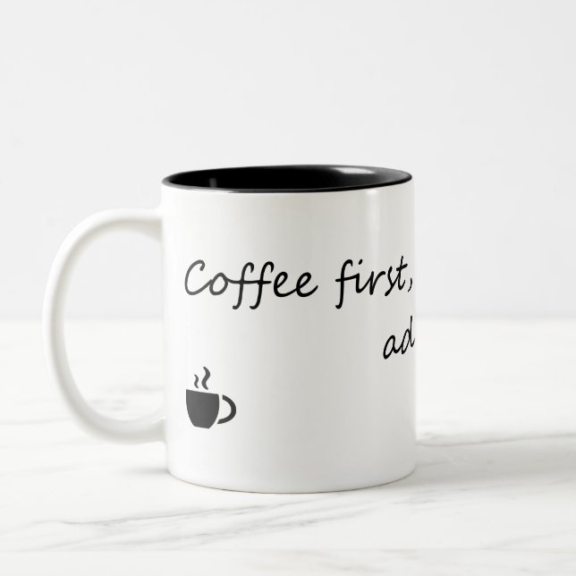 Kaffee Erwachsener Zweiter - Funny Coffee Zitat Zweifarbige Tasse (Links)