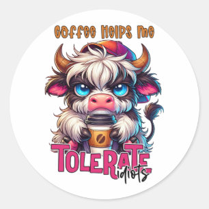 Kaffee hilft mir Idioten zu tolerieren  Runder Aufkleber
