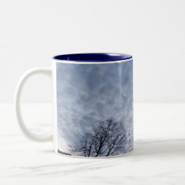 Kaffee in den Wolken Zweifarbige Tasse