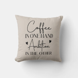 Kaffee in einer Hand Ehrgeiz in der anderen lustig Kissen