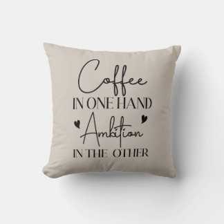Kaffee in einer Hand Ehrgeiz in der anderen lustig Kissen