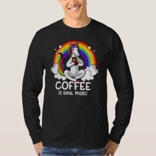 Kaffee ist ein echter Zauberer, ein Regenbogen-Hal T-Shirt