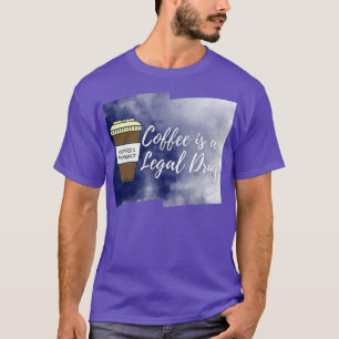 Kaffee ist ein legaler Teppich-Kaffee-Briefkasten T-Shirt
