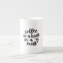 Kaffee ist ein Schluck in einer Tasse Funny Coffee