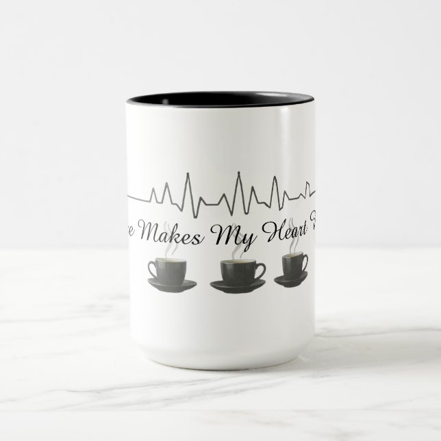 Kaffee macht meinen Herzschlag Tasse (Zentrum)