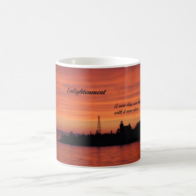 Kaffee-Tasse mit Bild des hellen Hauses am Kaffeetasse (Mittel)