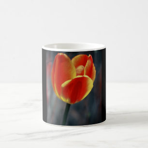 Kaffee-Tasse mit roter Tulpe Kaffeetasse