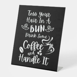 Kaffee trinken und es handhaben sockelschild