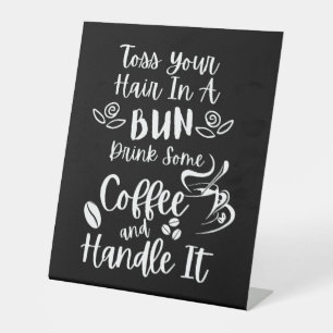 Kaffee trinken und es handhaben sockelschild