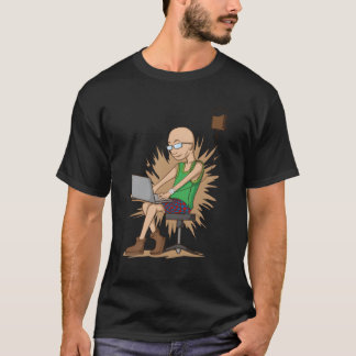 Kaffee trinkender Nerd beim Hacken hängt an Coffee T-Shirt