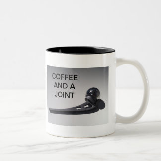 KAFFEE UND EIN GELENK ZWEIFARBIGE TASSE