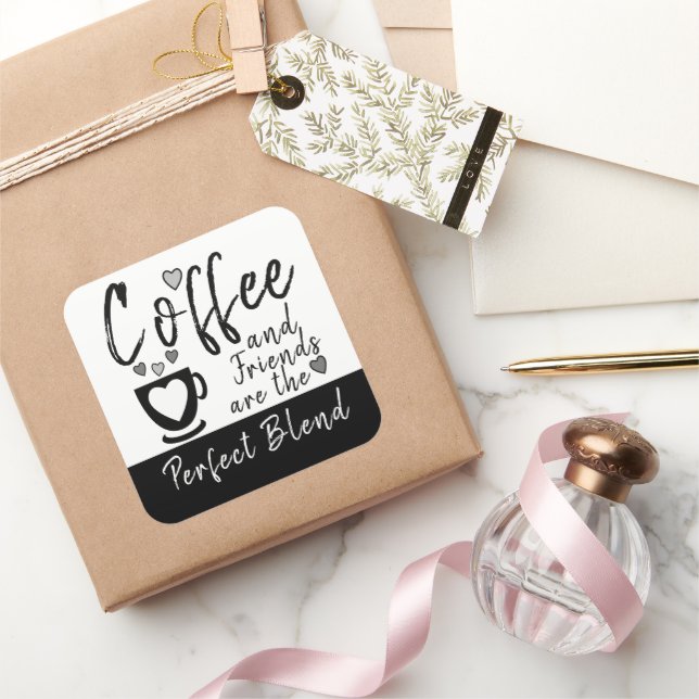 Kaffee und Freunde passen perfekt schwarz zusammen Quadratischer Aufkleber (Schenken)