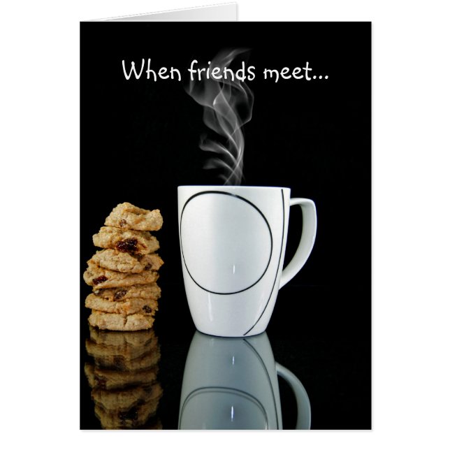 Kaffee und Kekse auf dem gespiegelten Schwarz (Vorne)