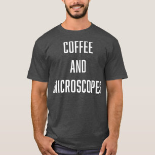 Kaffee und Mikroskope Biologie Chemie Wissenschaft T-Shirt
