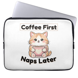 Kaffee zuerst, Nickerchen später, süße Katze | Kaw Laptopschutzhülle