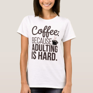 Kaffee zuerst: Weil Erwachsenwerden schwer ist T-Shirt