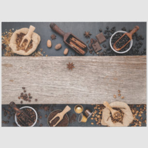 Kaffeebohnen und Holzteppichpapier Seidenpapier
