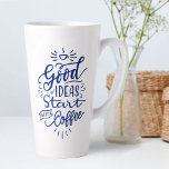 Kaffeeliebhaber Zitat Blue Calligraphy Tall White Milchtasse<br><div class="desc">Große Tasse mit Latte-Kaffeemännern zitieren in blauer Kalligraphie. Inspiration und positiver Kaffee Zitat, der lautet: "Gute Ideen beginnen mit Kaffee". Wenn der Kaffee Ihre kreativen Säfte fließen lässt, ist dies die Tasse für Ihren Schreibtisch. Das Sprichwort ist in einer wunderschönen Handschrift geschrieben, mit versteckten Herzen in tiefblau. Genießen Sie Kaffee...</div>
