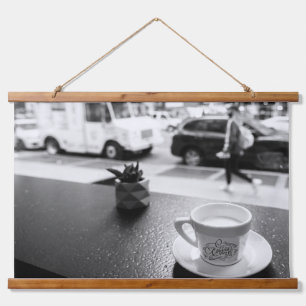 Kaffeepausen in NYC Wandteppich Mit Holzrahmen