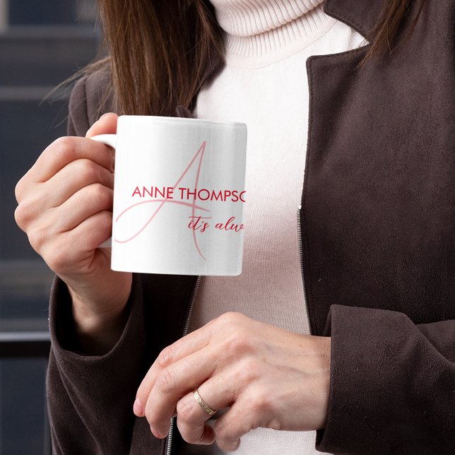Kaffeetasse mit rotem Namen und Initiale (Monogram (Von Creator hochgeladen)