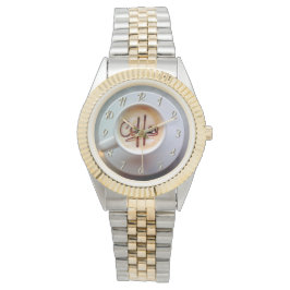 Kaffeetasse und Untertasse Latte-Kaffee braun weiß Armbanduhr