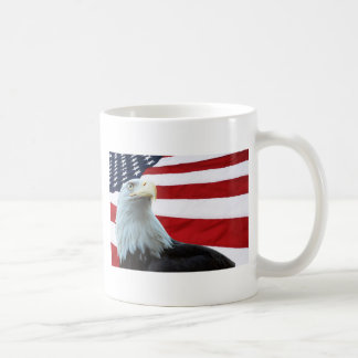 Kahler Adler gegen die amerikanische Flaggen-Tasse Kaffeetasse