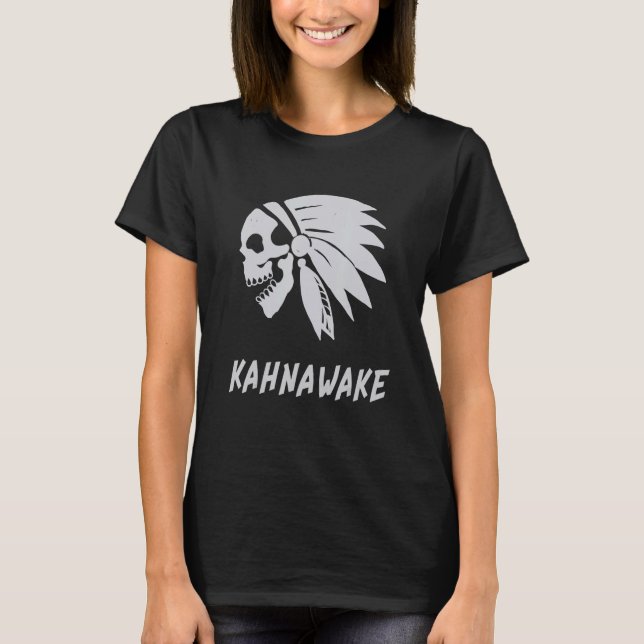 Kahnawake Native American Indian Born Freedom Evil T-Shirt (Vorderseite)
