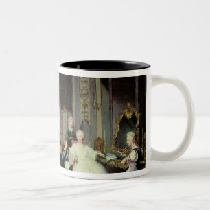 Kaiserin Katharina die Große, die a empfängt Zweifarbige Tasse