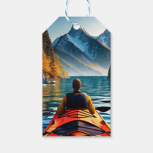Kajak auf dem Wasser durch Berge und Bäume Geschenkanhänger